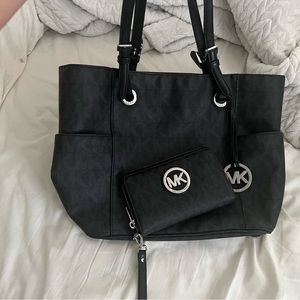 Michael kors Tote w/ matching wallet
